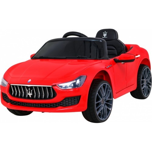 Автомобиль Maserati Ghibli красный