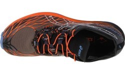 Skriešanas apavi Asics Fujispeed M, melns-oranžs