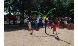 Hanging Roundabout Inter-Play Monsoon 3