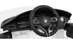 Maserati Ghibli elektromobilis, balts