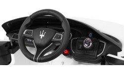 Электромобиль Maserati Ghibli, белый