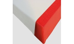 Tradicionāls piezemēšanās paklājs riņķiem, līdzsvara baļķim, asimetriskajām, paralēlajām un augstajām stieņiem – ar atloku pa pl