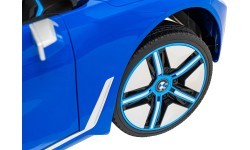 Elektromobilis BMW I4 zils