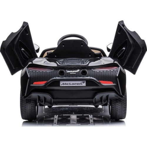 Elektromobilis McLaren Artura, melns
