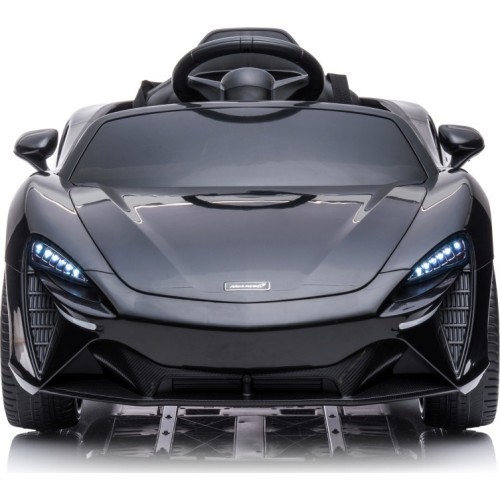 Elektromobilis McLaren Artura, melns