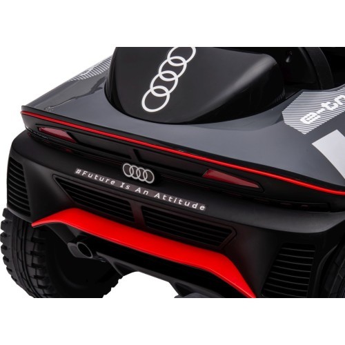 Электромобиль Audi RSQ E-TRON, серый