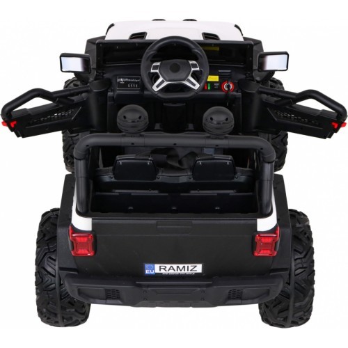 Elektromobilis Master Of Terrain, balts