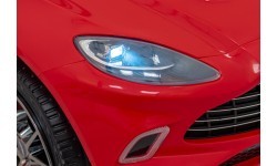 Электромобиль Aston Martin DBX, красный