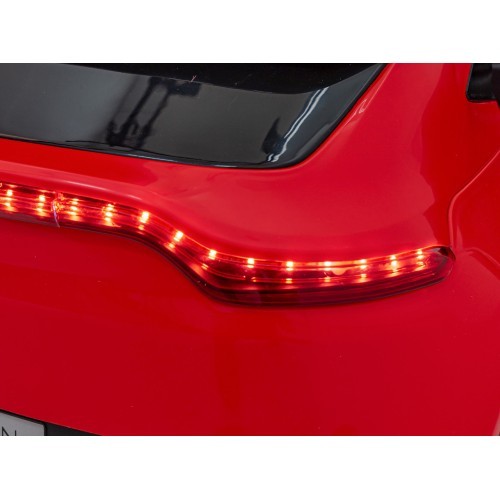 Elektromobilis Aston Martin DBX, sarkans