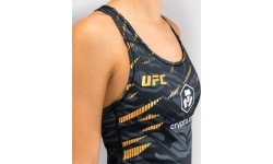 UFC Fusion by Venum Authentic Fight Night sieviešu pieguļošs bezpiedurkņu krekls ar iebūvētu krūšturi – Champion