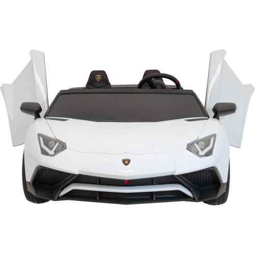 Vehicle Lamborghini Aventador SV White