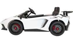 Vehicle Lamborghini Aventador SV White