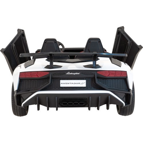 Vehicle Lamborghini Aventador SV White