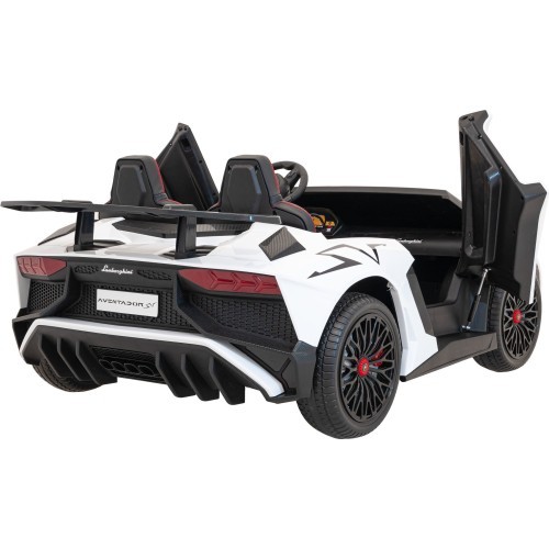 Vehicle Lamborghini Aventador SV White