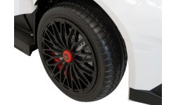 Vehicle Lamborghini Aventador SV White