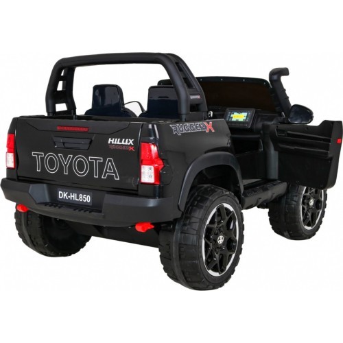 Электромобиль Toyota Hilux, чёрный