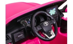 Электромобиль Toyota Hilux розовый