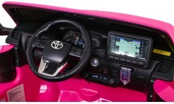 Toyota Hilux automašīna rozā