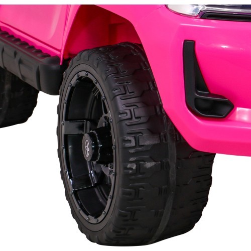 Toyota Hilux automašīna rozā