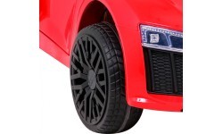 Электромобиль Audi R8, красный