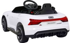 Электромобиль Audi RS E-Tron GT, белый