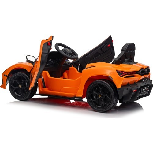 Электромобиль Lamborghini Revuelto, оранжевый