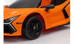 Elektromobilis Lamborghini Revuelto, oranžs