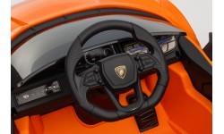 Elektromobilis Lamborghini Revuelto, oranžs