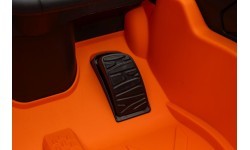 Электромобиль Lamborghini Revuelto, оранжевый