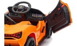 Электромобиль Lamborghini Revuelto, оранжевый