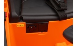 Elektromobilis Lamborghini Revuelto, oranžs