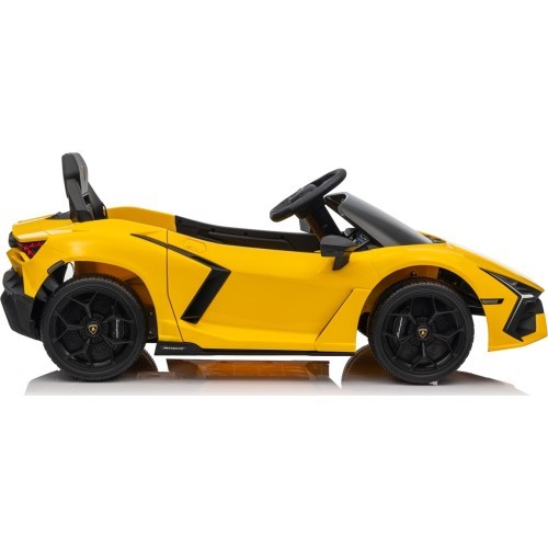Электромобиль Lamborghini Revuelto, жёлтый