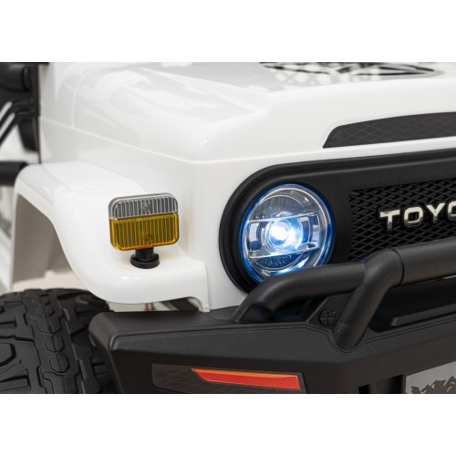 Elektromobilis Toyota FJ Cruiser, balts
