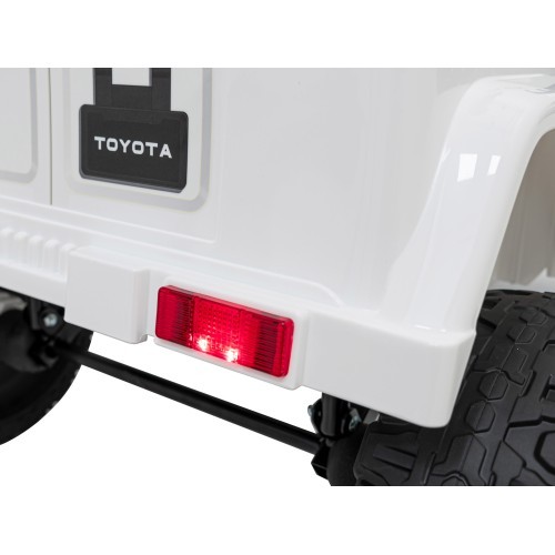 Elektromobilis Toyota FJ Cruiser, balts