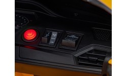 Elektromobilis BMW M4, dzeltens