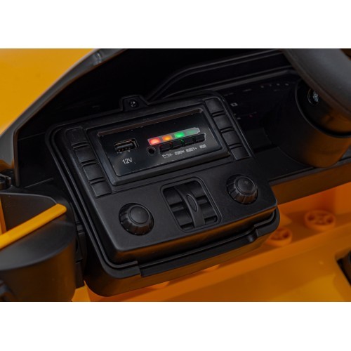 Elektromobilis BMW M4, dzeltens