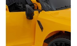 Elektromobilis BMW M4, dzeltens