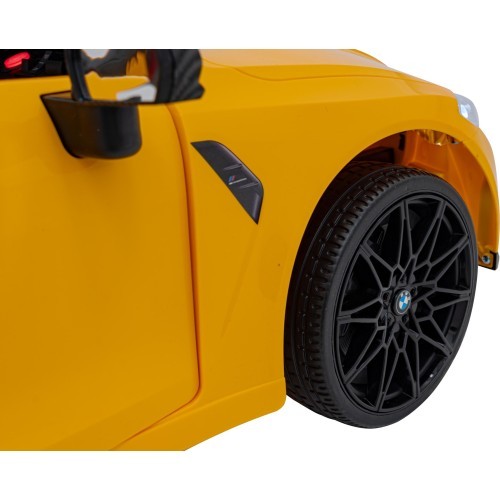 Elektromobilis BMW M4, dzeltens