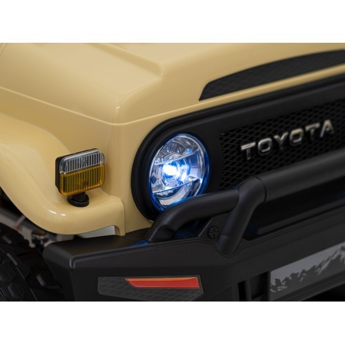 Toyota FJ Cruiser Beige