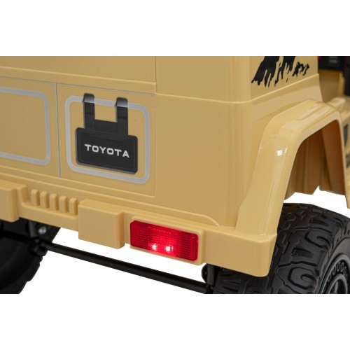 Toyota FJ Cruiser Beige