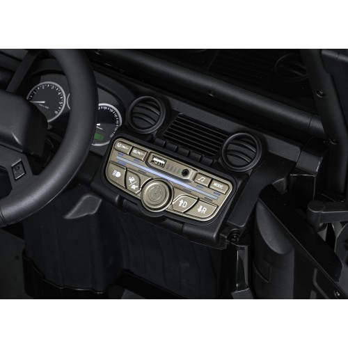 Elektromobilis Land Rover Defender 110 SVX Concept, melns
