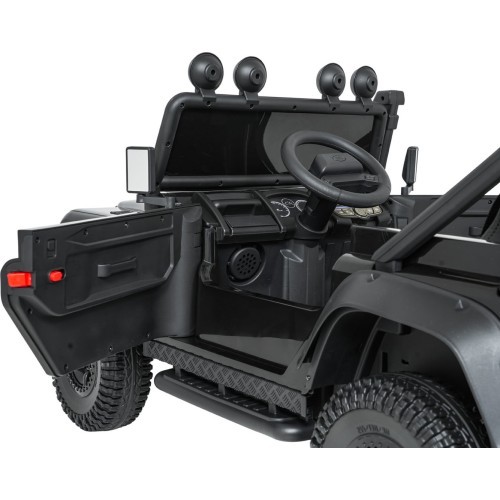 Elektromobilis Land Rover Defender 110 SVX Concept, melns