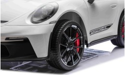 Vehicle Porsche 911 GT 3 STRONG White