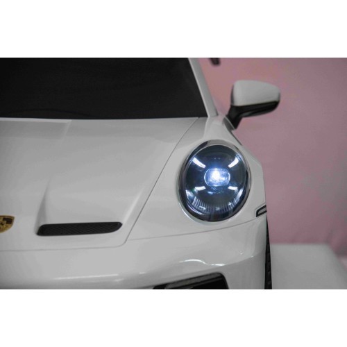 Vehicle Porsche 911 GT 3 STRONG White