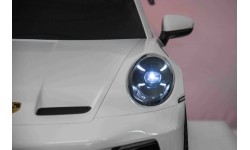 Vehicle Porsche 911 GT 3 STRONG White