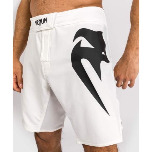 Venum Light 5.0 cīņas šorti, balti/melni