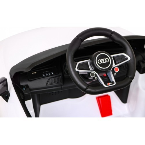 Vehicle Audi R8 LIFT White