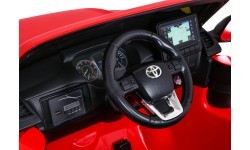 Детский электромобиль Toyota Hilux красный