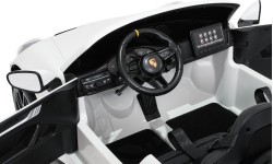 Vehicle Porsche 911 GT 3 White