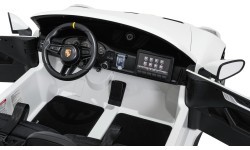 Vehicle Porsche 911 GT 3 White